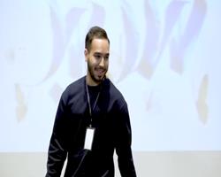 اجرای ایمان گندمی در دومین دوره مسابقات ملی‌ ارائه سه‌ دقیقه‌ای (بخش پژوهش)