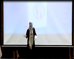 اجرای آیدا ابوئیان در دومین دوره مسابقات ملی‌ ارائه سه‌ دقیقه‌ای