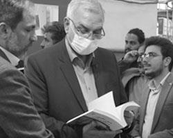 بازید وزیر بهداشت، درمان و آموزش پزشکی از غرفه سازمان انتشارات جهاد دانشگاهی